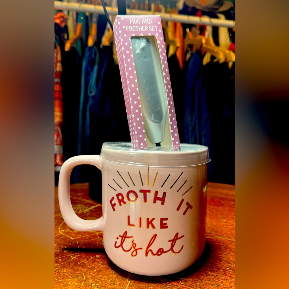Mug with Froth it like it’s hot printed on it